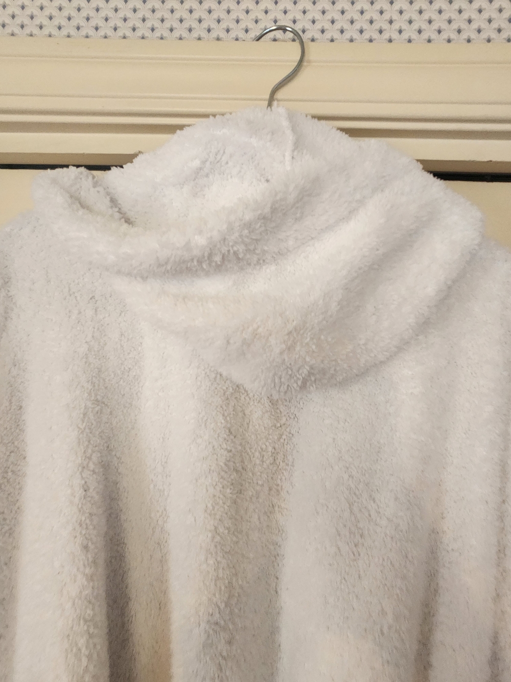 ME Makeover Essentials White  Teddy Hooded Robe - Picture 8 of 8